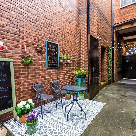 Stylish Chester City Centre Apartment By 53 Degrees Property, Ideal For Couples & Business Professionals - Sleeps 4 Eksteriør billede